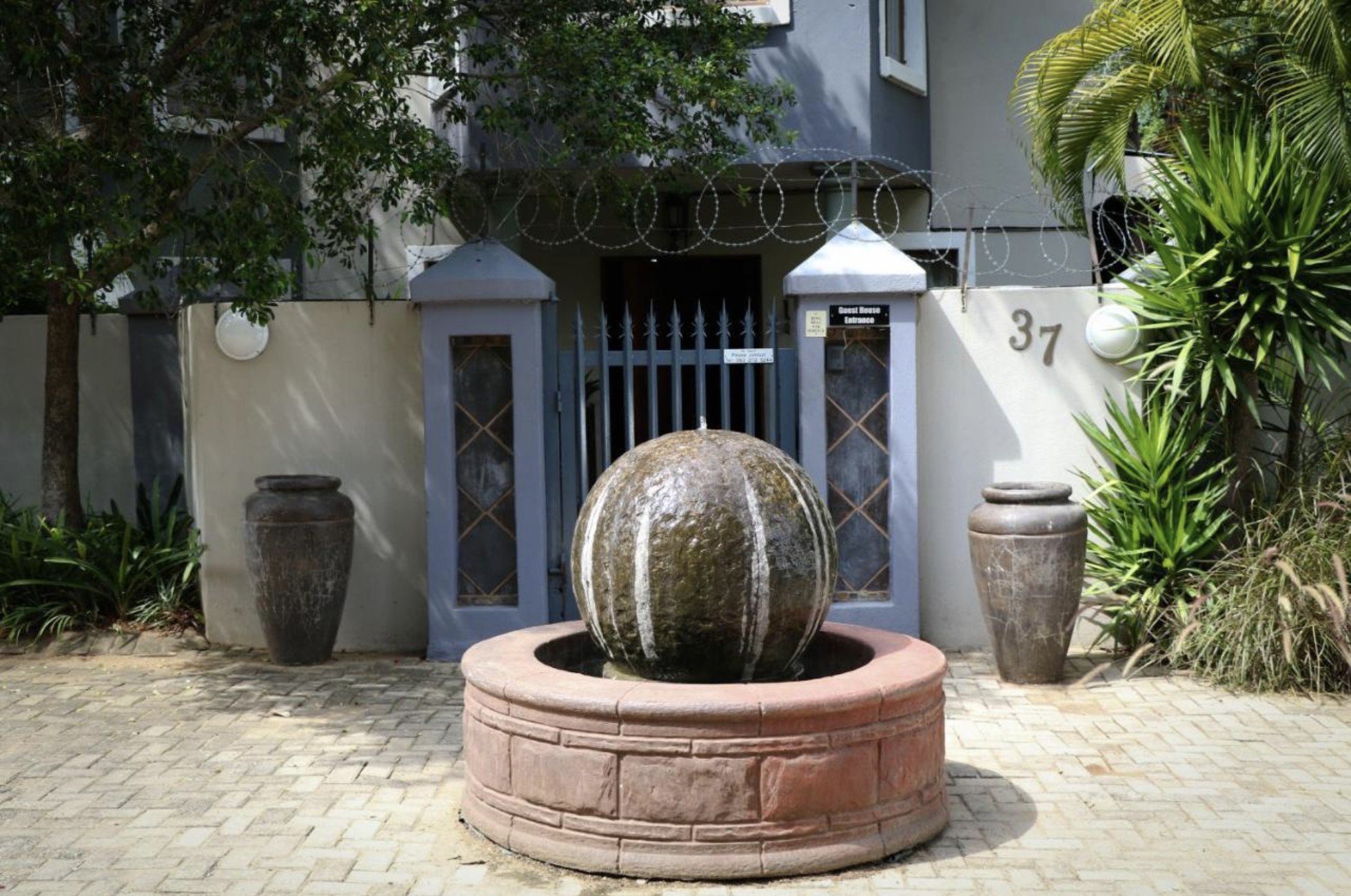Entrance courtyard with fountain at Kokkariba Guest House, Hoedspruit